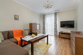 Traditional Apartment by Renters