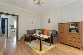 Traditional Apartment by Renters