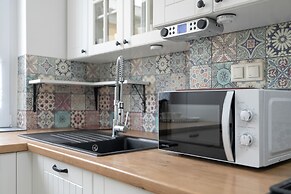 Traditional Apartment by Renters