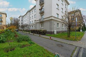 Traditional Apartment by Renters