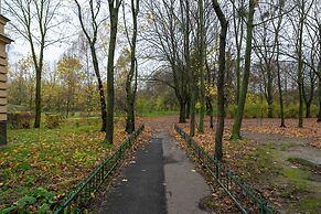 Traditional Apartment by Renters