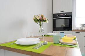 Traditional Apartment by Renters