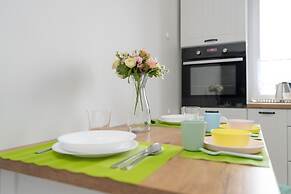 Traditional Apartment by Renters