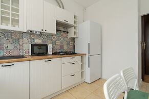 Traditional Apartment by Renters