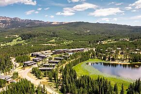 11 Treeline 4 Bedroom Home by Moonlight Basin Lodging