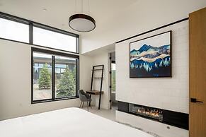 11 Treeline 4 Bedroom Home by Moonlight Basin Lodging