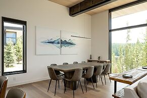 11 Treeline 4 Bedroom Home by Moonlight Basin Lodging