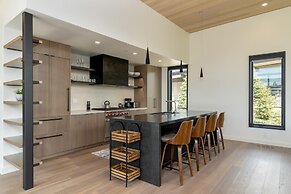 11 Treeline 4 Bedroom Home by Moonlight Basin Lodging