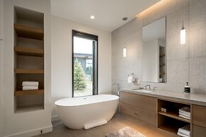 11 Treeline 4 Bedroom Home by Moonlight Basin Lodging