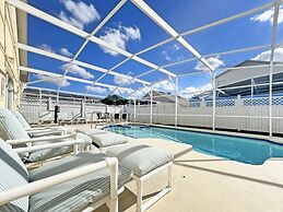 Hampton Retreat 5 Bedroom Home by RedAwning