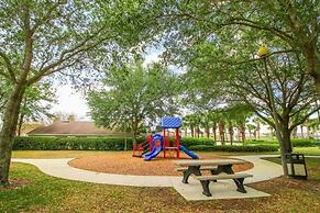 Hampton Retreat 5 Bedroom Home by RedAwning