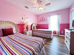 Hampton Retreat 5 Bedroom Home by RedAwning