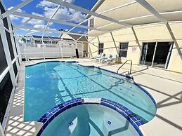 Hampton Retreat 5 Bedroom Home by RedAwning