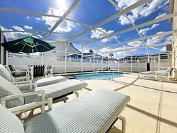 Hampton Retreat 5 Bedroom Home by RedAwning