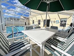 Hampton Retreat 5 Bedroom Home by RedAwning