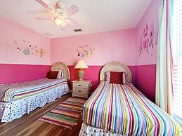 Hampton Retreat 5 Bedroom Home by RedAwning