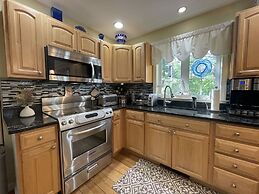 Harbor Hideaway 4 Bedroom Home by RedAwning