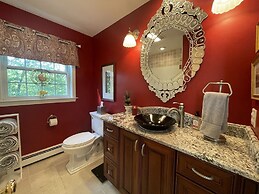 Harbor Hideaway 4 Bedroom Home by RedAwning