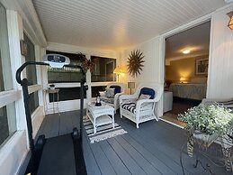 Harbor Hideaway 4 Bedroom Home by RedAwning