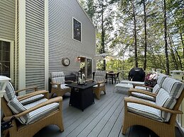 Harbor Hideaway 4 Bedroom Home by RedAwning