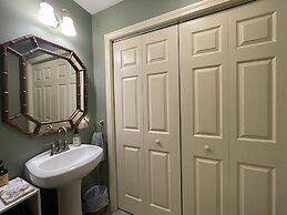 Harbor Hideaway 4 Bedroom Home by RedAwning