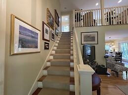 Harbor Hideaway 4 Bedroom Home by RedAwning