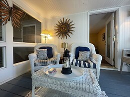 Harbor Hideaway 4 Bedroom Home by RedAwning