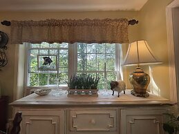 Harbor Hideaway 4 Bedroom Home by RedAwning