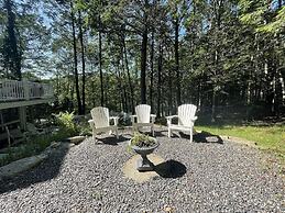 Harbor Hideaway 4 Bedroom Home by RedAwning