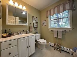 Harbor Hideaway 4 Bedroom Home by RedAwning