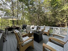 Harbor Hideaway 4 Bedroom Home by RedAwning