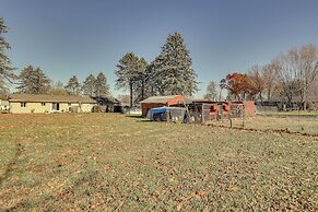 Family-friendly Home w/ Fire Pit ~ 10 Mi to Akron!