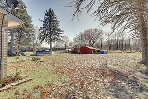 Family-friendly Home w/ Fire Pit ~ 10 Mi to Akron!