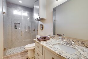 Wfh-friendly Brownsville Home w/ Private Patio