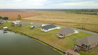 Modern Natchitoches Retreat on Cane River!