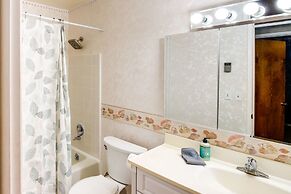 Pet-friendly Montana Abode w/ Balcony & Fireplace!