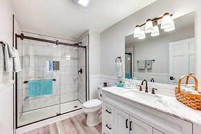 Spacious Bartlett Condo w/ Balconies & Pool!