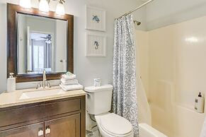 Walk to Beach: Hilton Head Condo w/ Screened Porch