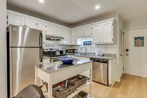 Walk to Beach: Hilton Head Condo w/ Screened Porch