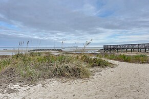 Walk to Beach: Hilton Head Condo w/ Screened Porch