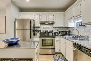 Walk to Beach: Hilton Head Condo w/ Screened Porch