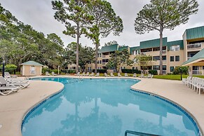 Walk to Beach: Hilton Head Condo w/ Screened Porch