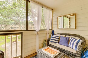 Walk to Beach: Hilton Head Condo w/ Screened Porch