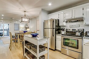 Walk to Beach: Hilton Head Condo w/ Screened Porch