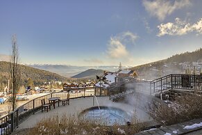 Luxe Schweitzer Condo w/ Hot Tub: Ski-in/ski-out!