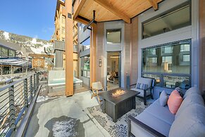 Luxe Schweitzer Condo w/ Hot Tub: Ski-in/ski-out!