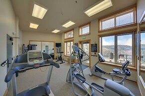 Luxe Schweitzer Condo w/ Hot Tub: Ski-in/ski-out!