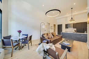 Luxe Schweitzer Condo w/ Hot Tub: Ski-in/ski-out!