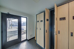 Luxe Schweitzer Condo w/ Hot Tub: Ski-in/ski-out!