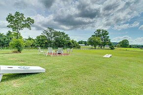 Norfork Studio Escape: Walk to White River!